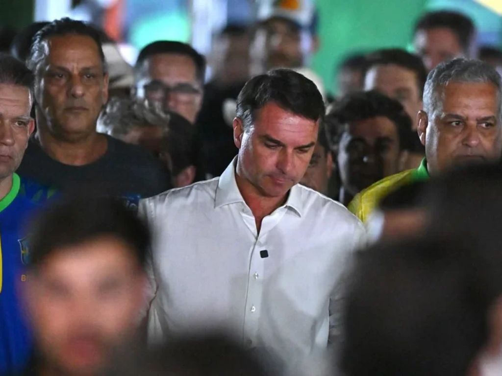 ESTADOS UNIDOS REFUGIARÁ FLAVIO BOLSONARO